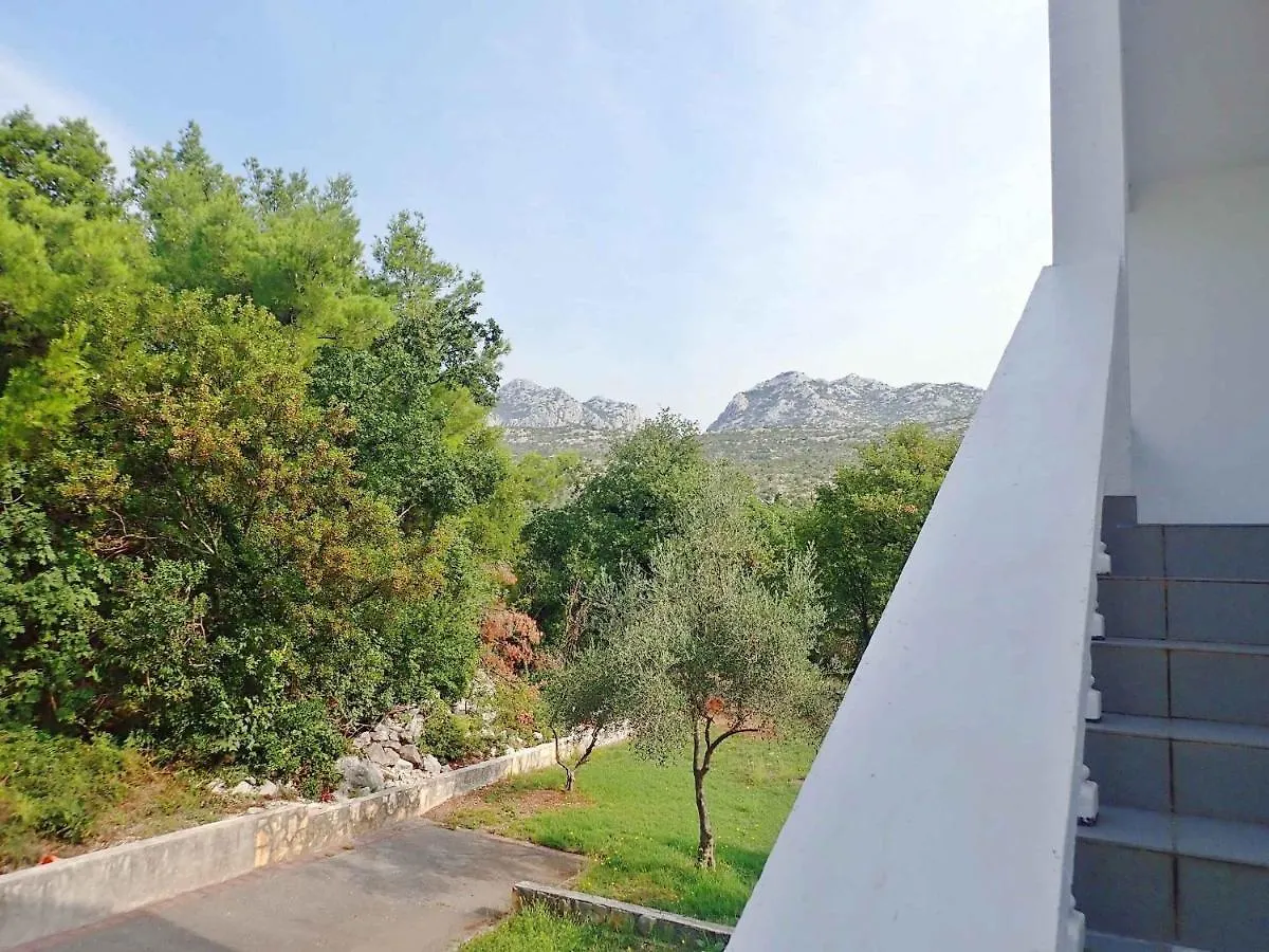 Apartment In Starigrad-Paklenica 6881 0*, スタリグラード